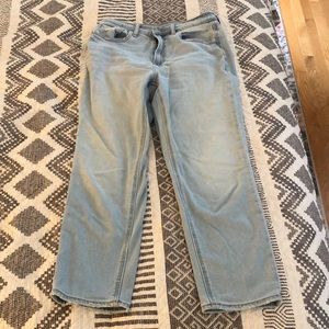 American Eagle Mom jeans in size 6 short